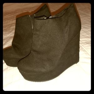 Aldo black wedge boots